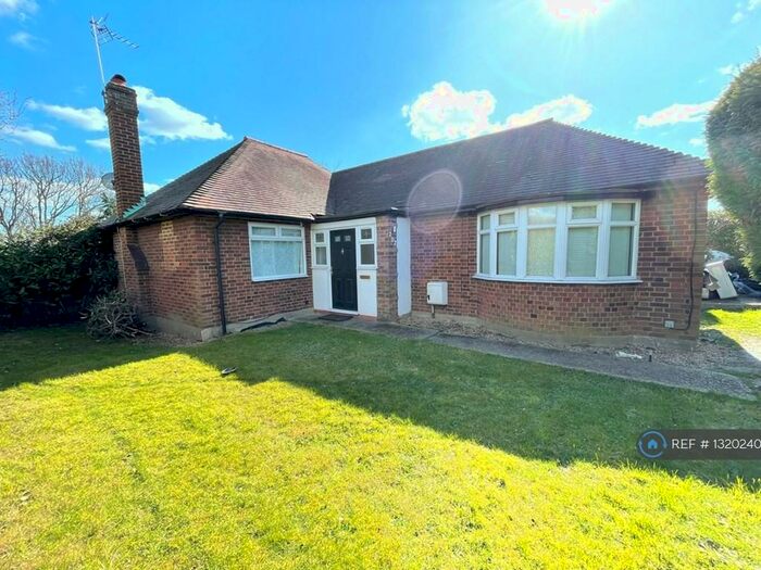 2 Bedroom Bungalow To Rent In Forest Edge, Buckhurst Hill, IG9