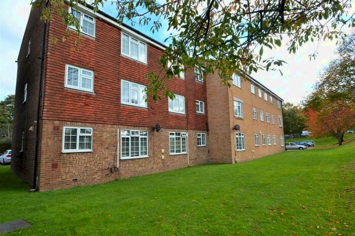 1 Bedroom Flat To Rent In Mayford Close, Beckenham, BR3