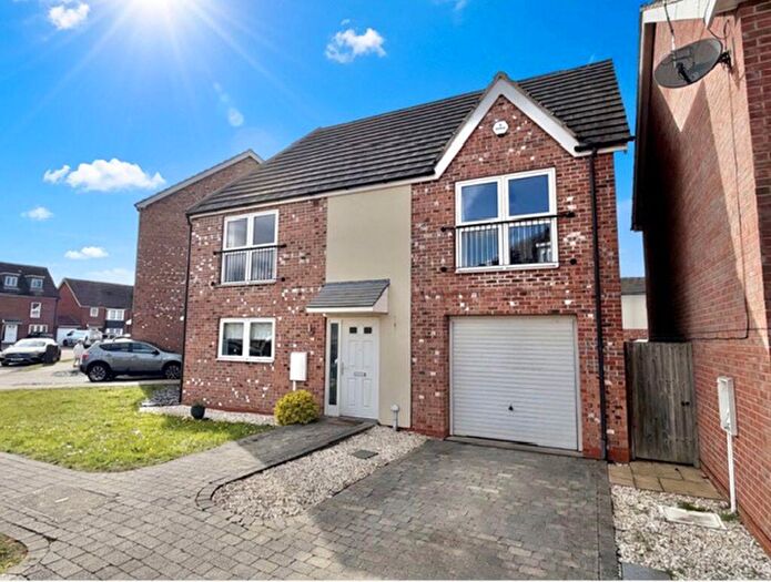 3 Bedroom Terraced House For Sale In Silver Birch Place, Grimsby, DN34