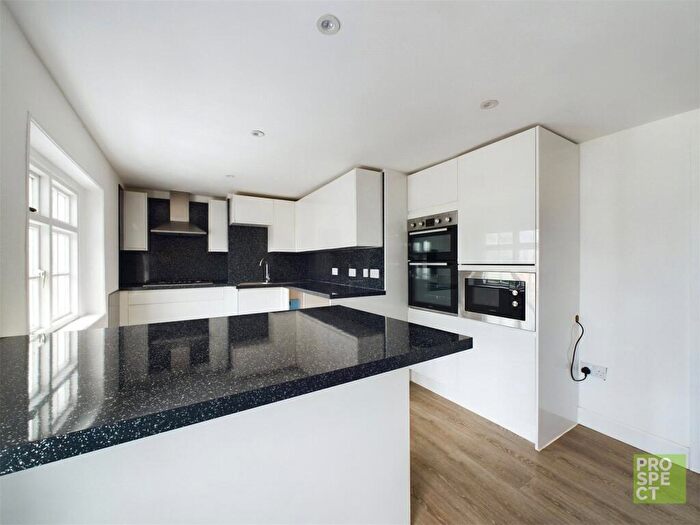 1 Bedroom Apartment To Rent In Russell Street, Reading, Berkshire, RG1