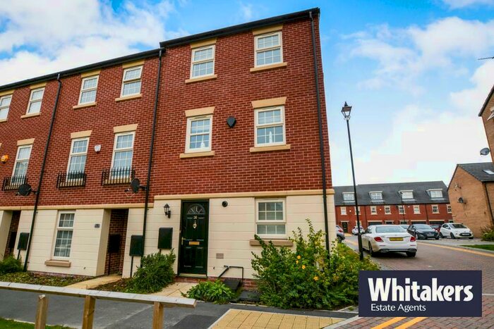 2 Bedroom End Of Terrace House To Rent In Legends Way, Hull, HU4