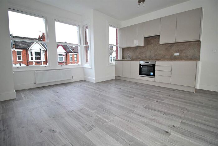 4 Bedroom Flat To Rent In St. Johns Avenue, London, NW10