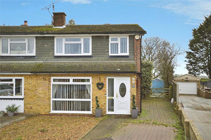 3 Bedroom Semi-Detached House For Sale In Vidgeon Avenue, Hoo, Rochester, ME3