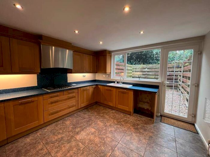 3 Bedroom Town House To Rent In Malvern Road, Stoneygate, Leicester, LE2