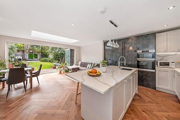 4 Bedroom House For Sale In Whittell Gardens, Sydenham, London, SE26
