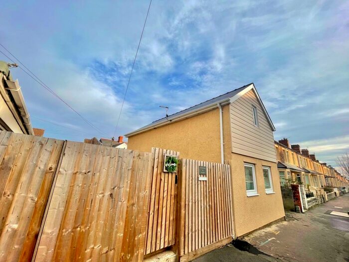 2 Bedroom House To Rent In Cross Street, Barry, CF63