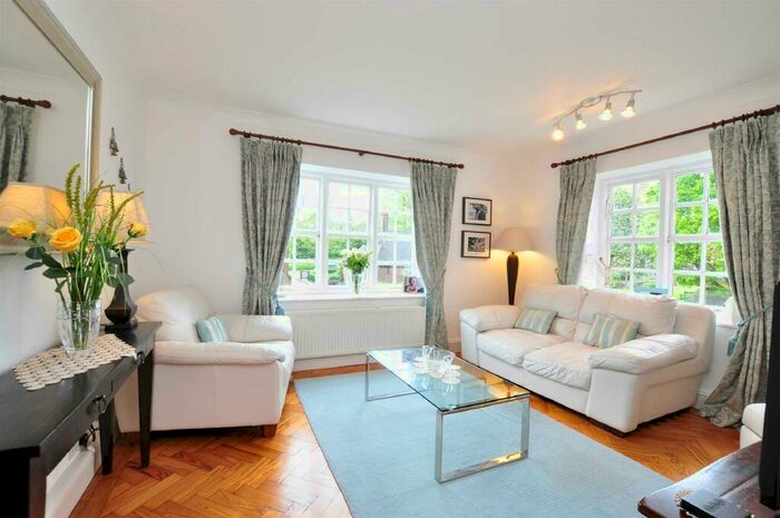 2 Bedroom Flat To Rent In Heathcroft Hampstead Way, Hampstead Garden Suburb, NW11