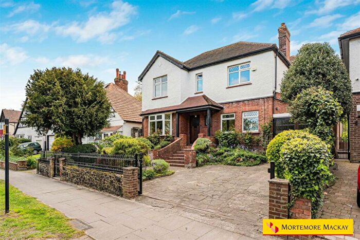 4 Bedroom Detached House For Sale In Old Park Avenue, Enfield, EN2