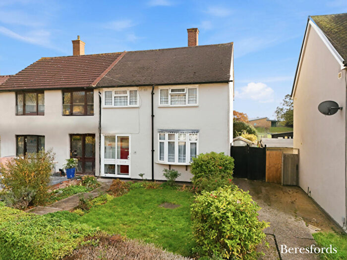 3 Bedroom Semi Detached House For Sale In Cricklade Avenue, Romford, RM3