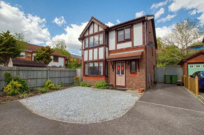 3 Bedroom Detached House For Sale In Rothschild Close, Southampton, SO19