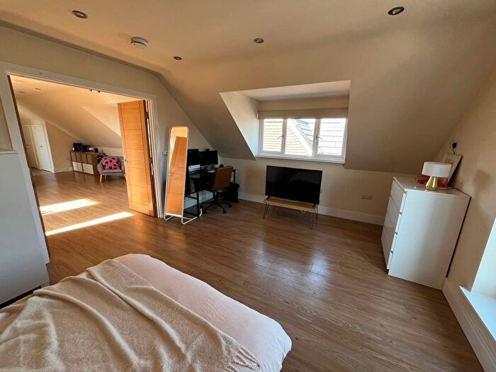 1 Bedroom Flat To Rent In Crossmans House, High Street, Sunninghill, SL5
