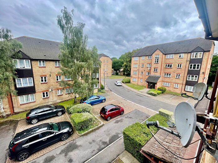 2 Bedroom Flat To Rent In Cygnet Close, London, NW10