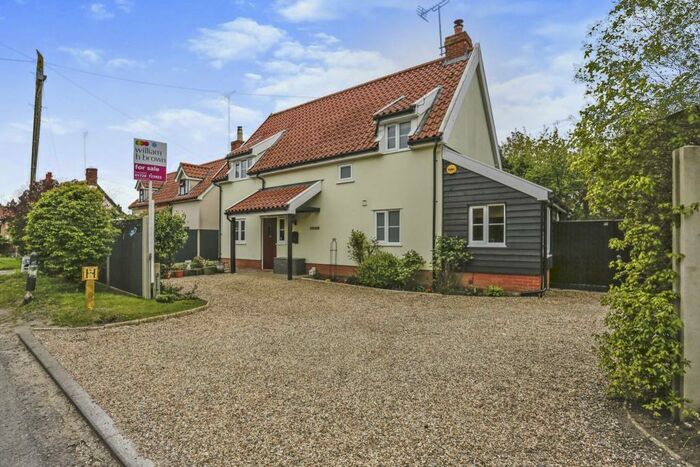 3 Bedroom Detached House For Sale In Sweffling, Saxmundham, IP17