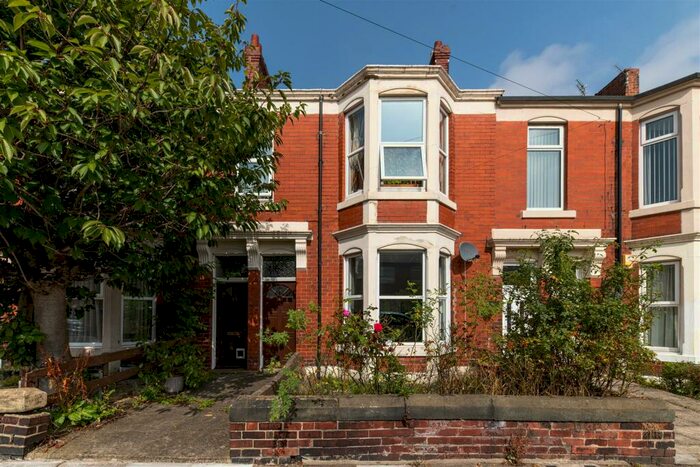 2 Bedroom Flat To Rent In Rothbury Terrace, Heaton, Newcastle Upon Tyne, NE6