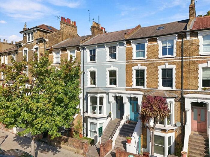1 Bedroom Flat To Rent In Amhurst Road, London, E8