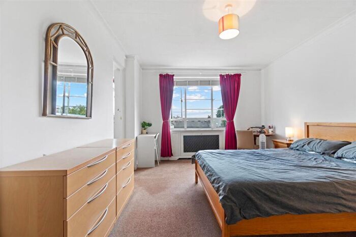 2 Bedroom Flat For Sale In Nightingale Lane, SW12