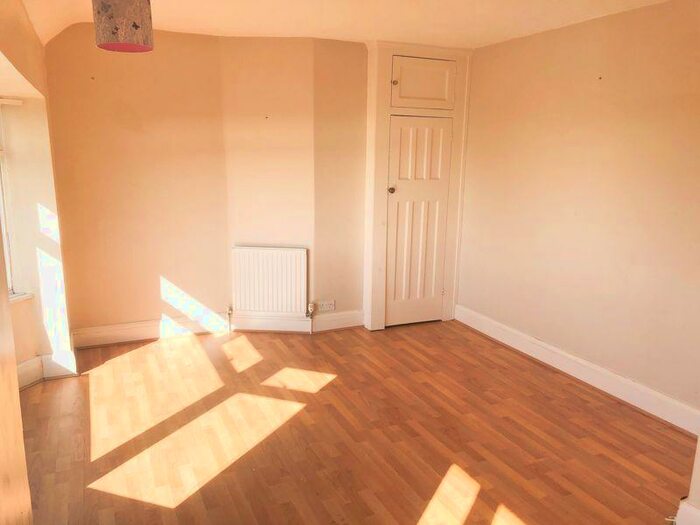 3 Bedroom Semi-Detached House To Rent In Hillview Road, Brighton, BN2