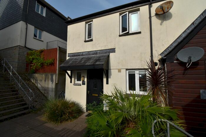 3 Bedroom Semi-Detached House To Rent In Dunstan Close, Penryn, TR10