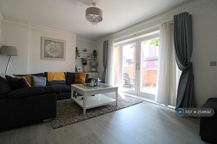 3 Bedroom End Of Terrace House To Rent In Emlagh Court, Croydon, CR0