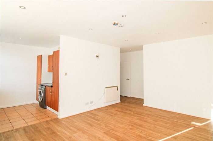 2 Bedroom Flat To Rent In Whitehorse Road, Croydon, CR0