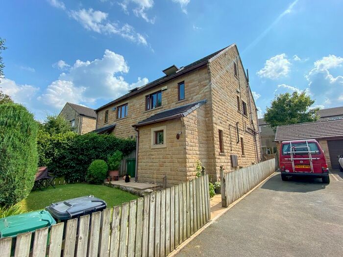 4 Bedroom Semi-Detached House To Rent In Lombardy Close, Honley, Holmfirth, HD9