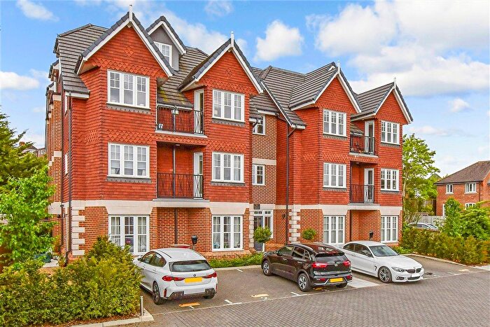 2 Bedroom Flat For Sale In Pembury Road, Tonbridge, Kent, TN9