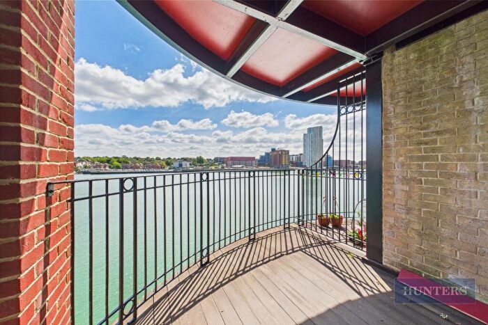 3 Bedroom Flat For Sale In Andes Close, Southampton, SO14