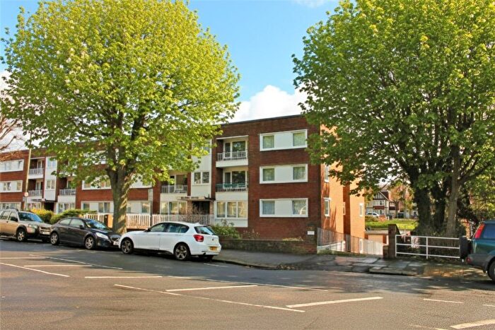 2 Bedroom Flat To Rent In Palmeira Avenue, Hove, East Sussex, BN3