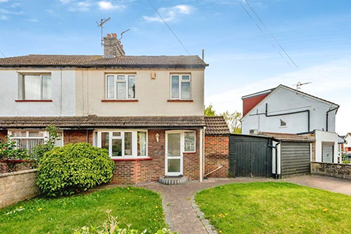 4 Bedroom Semi Detached House For Sale In Ifold Road, Redhill, RH1