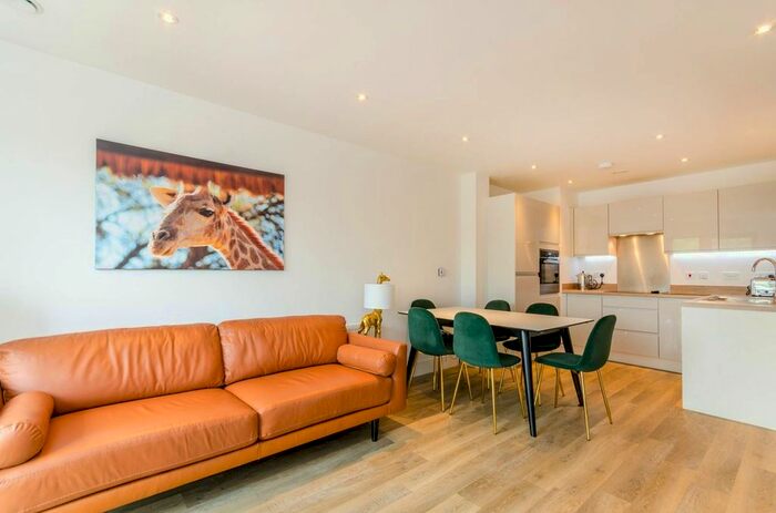 2 Bedroom Flat To Rent In Station View, Guildford, GU1