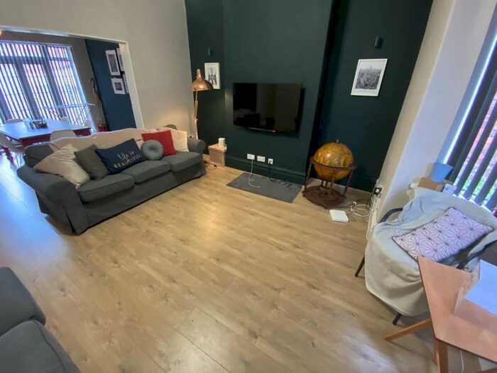 3 Bedroom Terraced House To Rent In Bridge Road, L18 5eg,