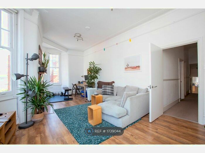 2 Bedroom Flat To Rent In Dukes Mews, London, N10