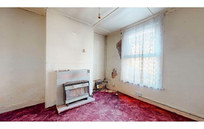 2 Bedroom End Of Terrace House For Sale In Elliott Street, Gravesend, DA12