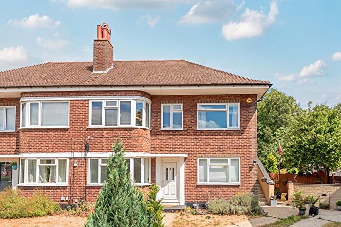2 Bedroom Maisonette For Sale In Rosslyn Close, West Wickham, BR4