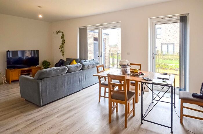 3 Bedroom Flat To Rent In Bird Close, Birmingham, B12