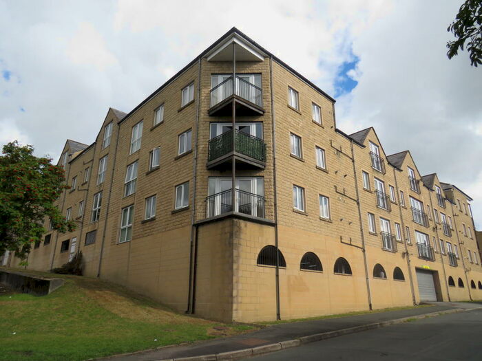 3 Bedroom Apartment To Rent In West View, Boothtown, Halifax, HX3