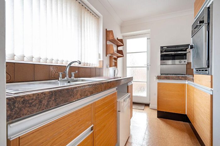 2 Bedroom Bungalow For Sale In Emerald Close, Southampton, Hampshire, SO19