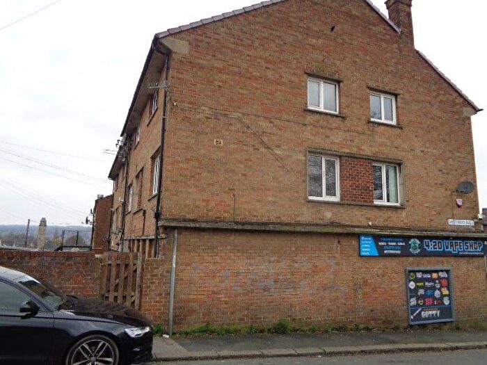 3 Bedroom Flat To Rent In Wood End Crescent, Shipley, BD18