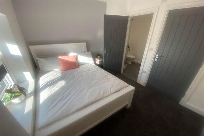 5 Bedroom Apartment To Rent In High Road, Beeston, NG9
