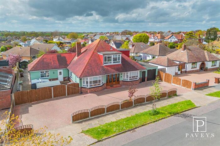 5 Bedroom Chalet For Sale In Upper Third Avenue, Frinton-On-Sea, CO13