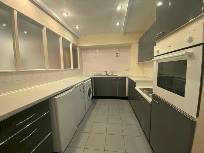 1 Bedroom Flat To Rent In Lister Court, High Street, Hull, East Yorkshire, HU1