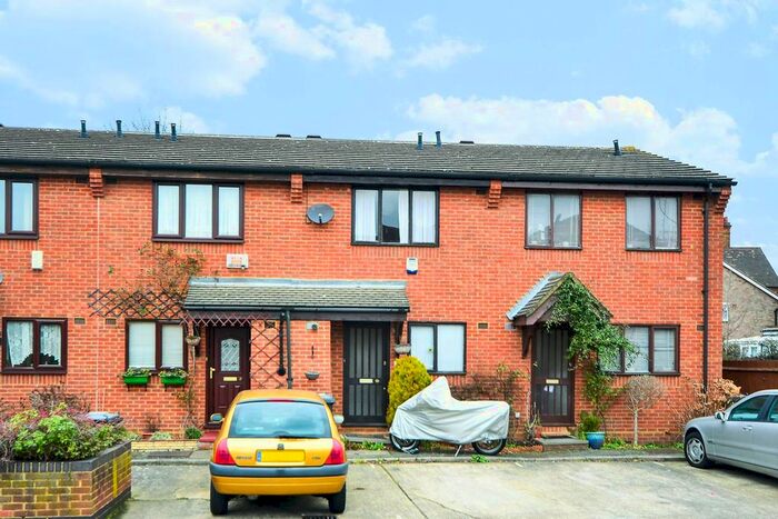 2 Bedroom Property To Rent In Campbell Close, Streatham, London SW16