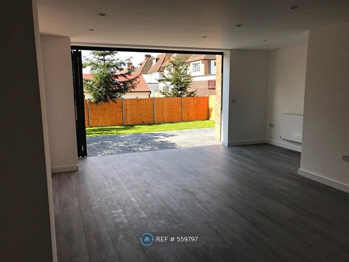 2 Bedroom Flat To Rent In Finchley Road, London, NW11