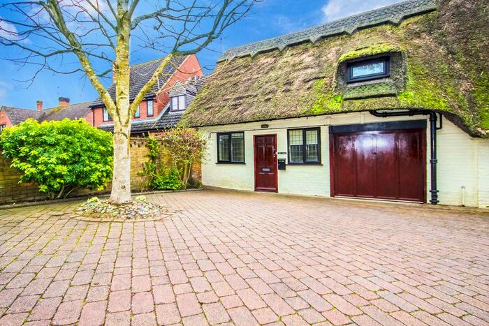 2 Bedroom Cottage To Rent In Moreton Road, Buckingham, MK18