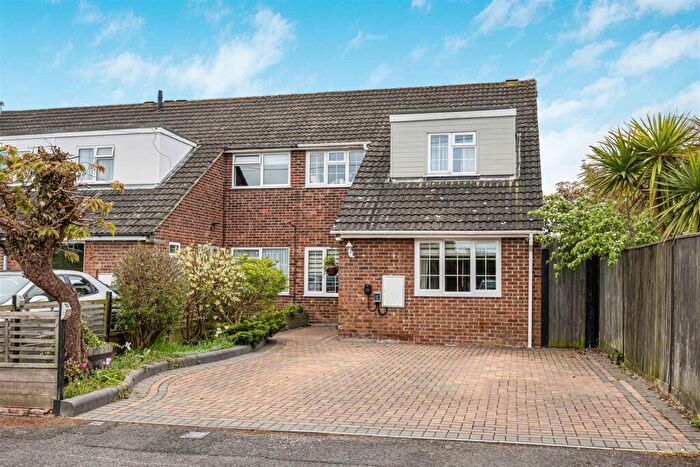 3 Bedroom Semi Detached House For Sale In Ashwood Close, Tilehurst, Reading, RG31