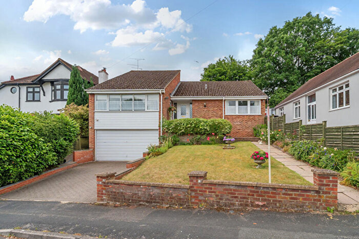 4 Bedroom Detached Bungalow For Sale In Waverley Road, Farnborough, GU14