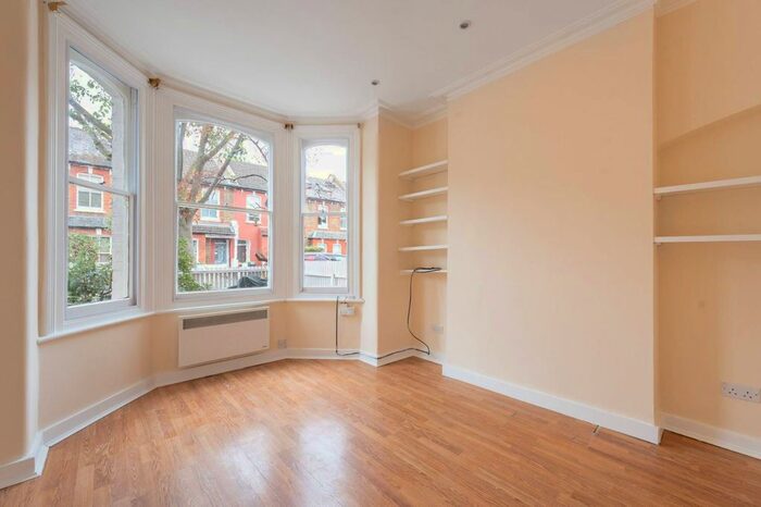 1 Bedroom Flat To Rent In Musard Road, Barons Court, London, W6