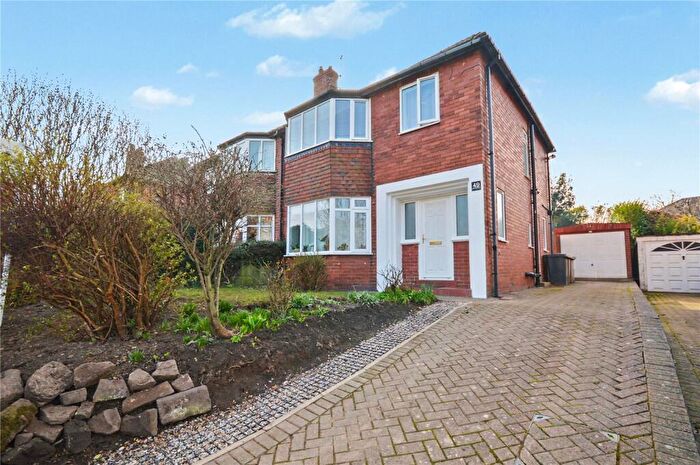 3 Bedroom Semi Detached House For Sale In North Lingwell Road, Middleton, Leeds, LS10