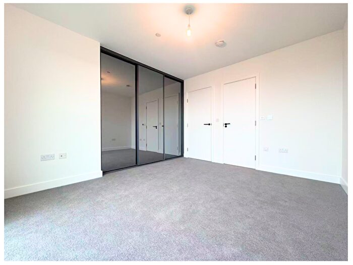 2 Bedroom Flat To Rent In Pavana Square, Brentford, TW8