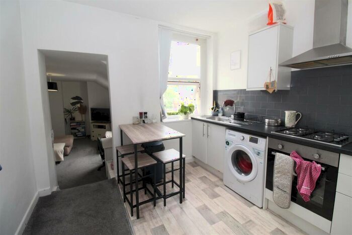 2 Bedroom Flat To Rent In Llandaff Road, Cardiff, CF11